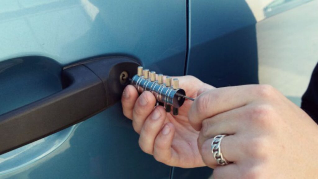 Professional Car Unlock Technician Warren City - Fast Help When You’re Locked Out