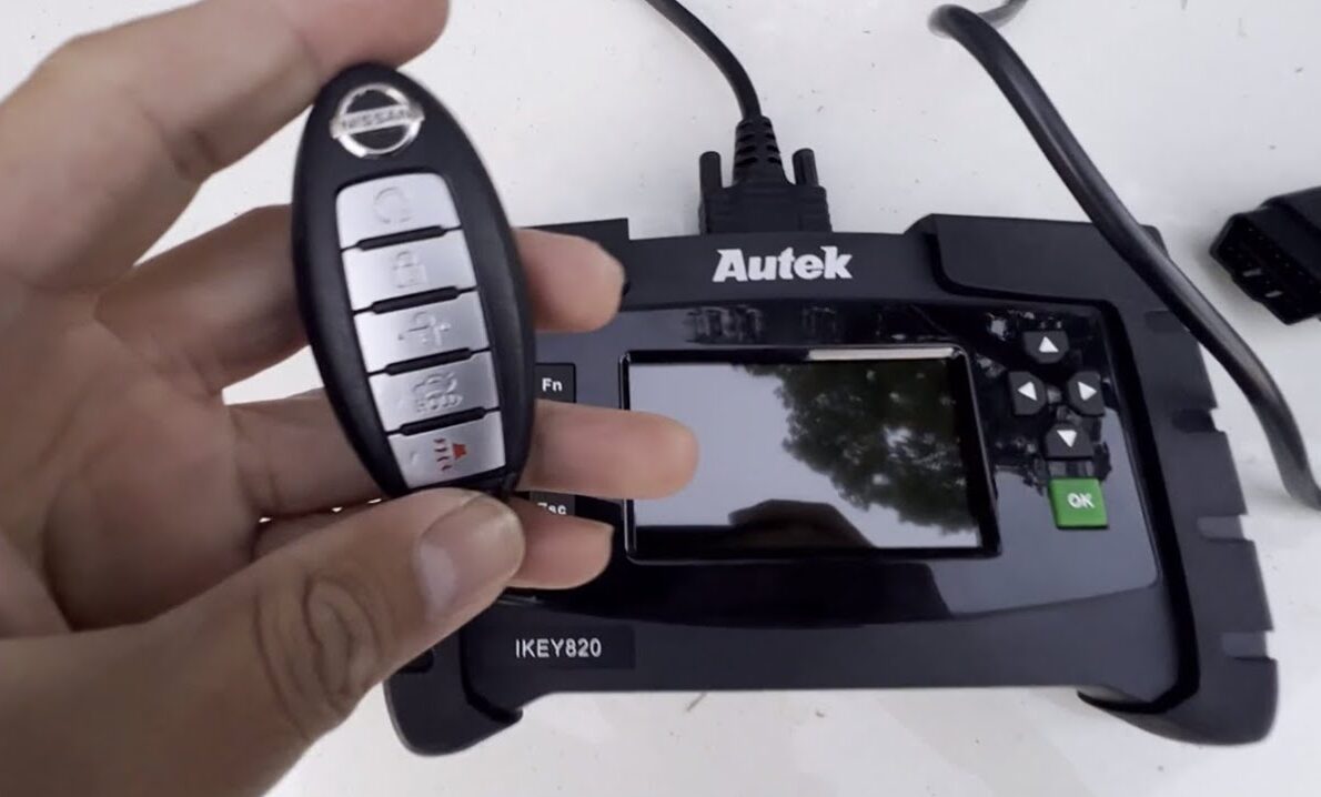 Professional locksmith providing Smart Key Duplication Saint Paul MN service