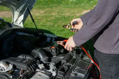 24/7 mobile battery jump start Northville MI service by Extreme Towing